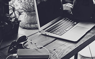 黄金外汇投资入门指南：新手如何避开风险，用模拟盘练手三个月？